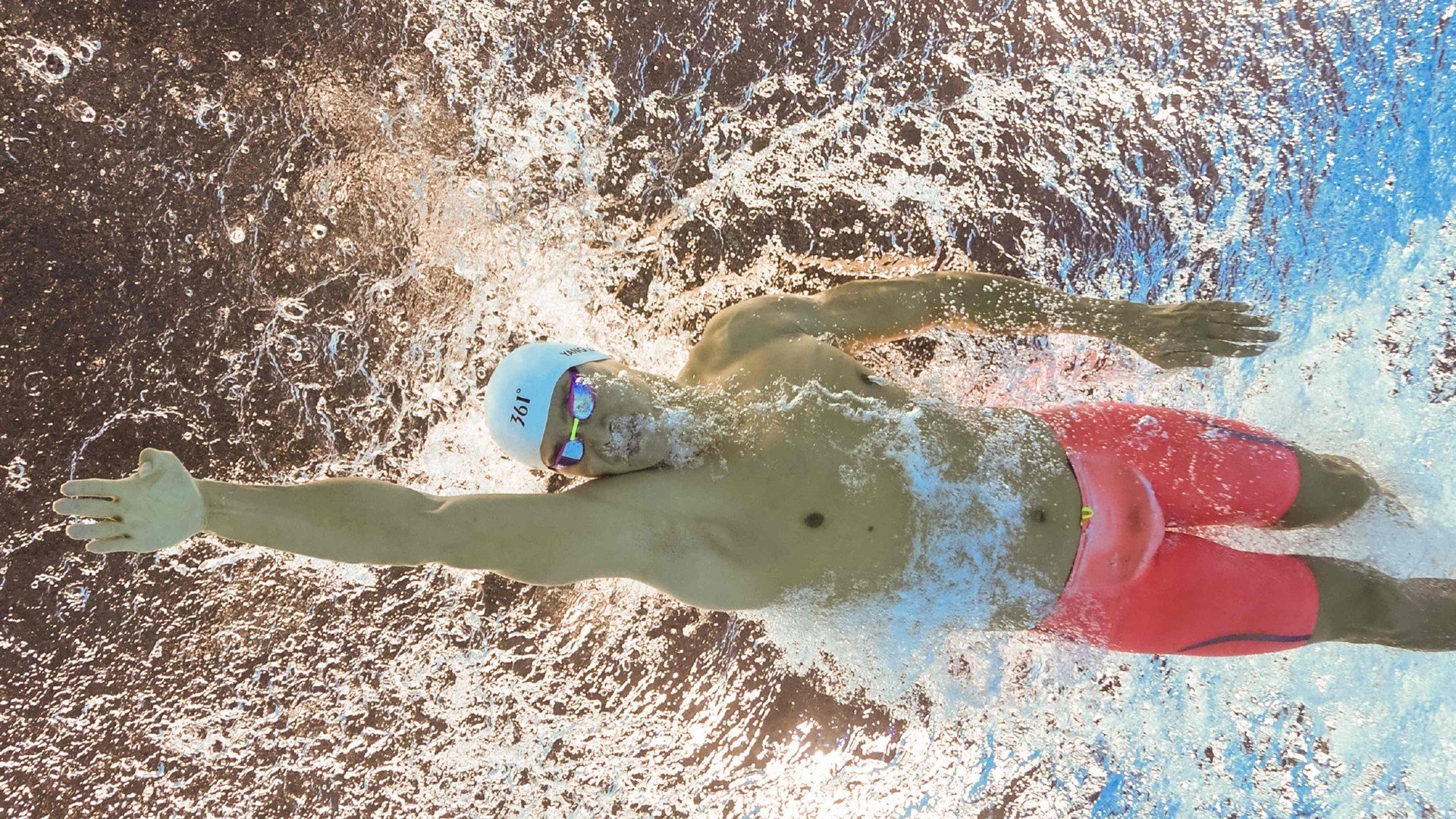 城市夜空灯光飞盘，光影中的极速瞬间，夜空灯光图